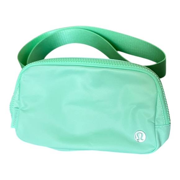 NWT Lululemon Everywhere Belt Bag 1L Citra Lime CTRL - Picture 1 of 4